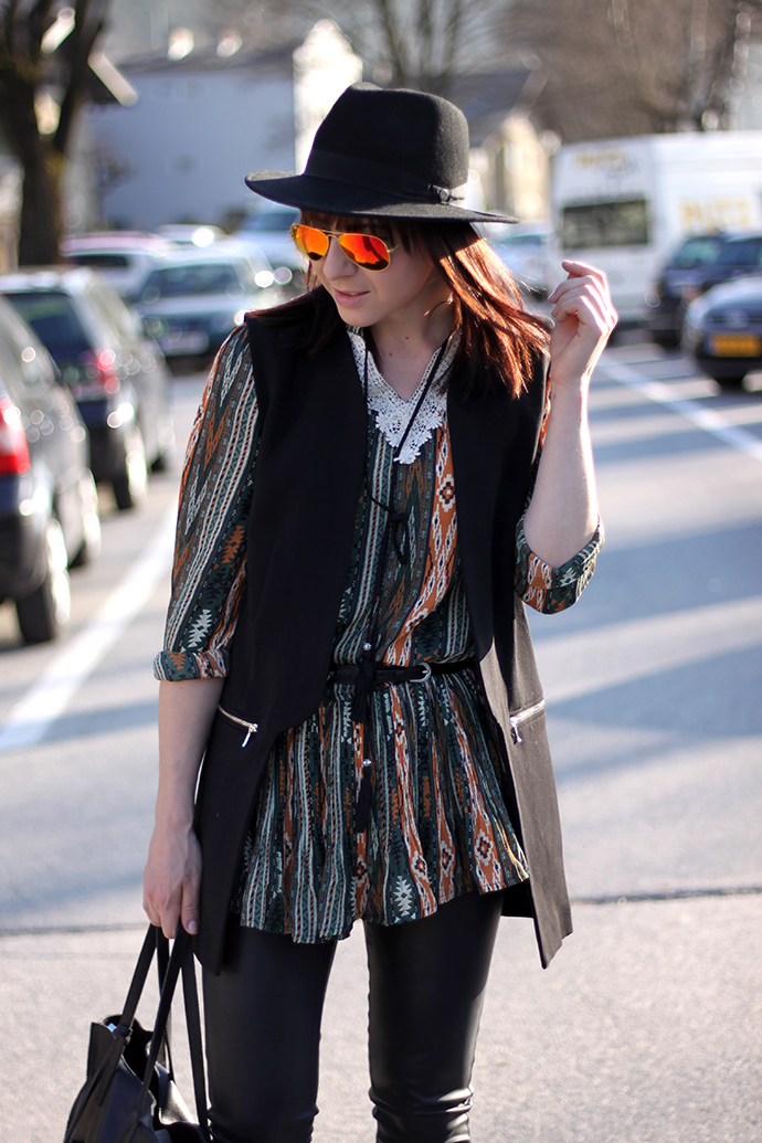 whoismocca, fashionblogger, choies, boho, kleid, isabel marant pour hm, ray ban, lederhose, blazerweste