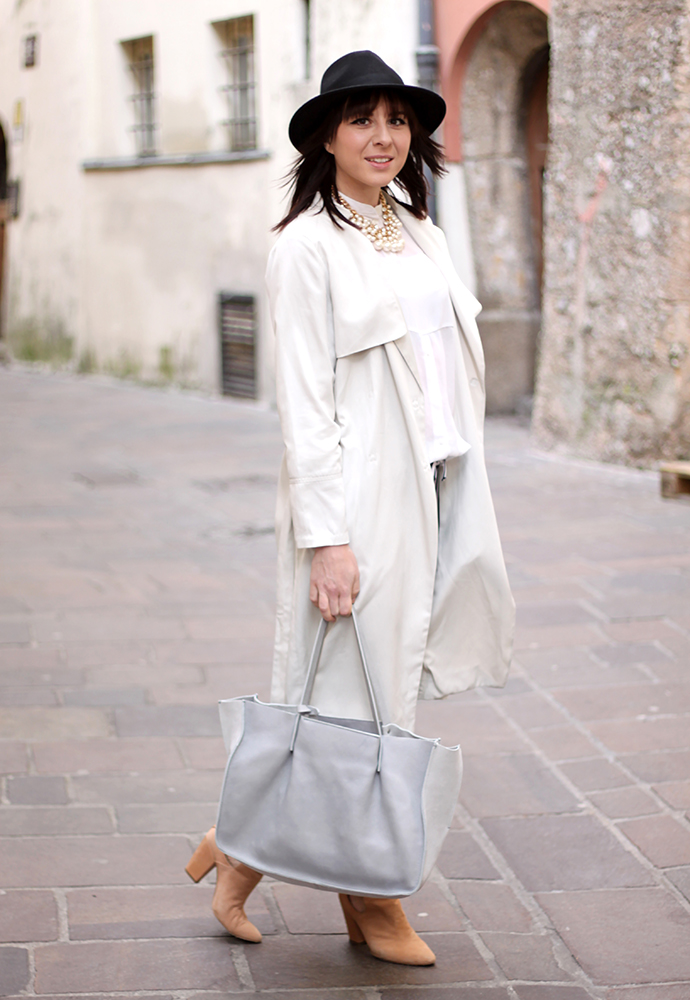 whoismocca, oasap streifenhose, trench coat H&M, Kaviar Gauche for Zalando Boots, graue Veloursledertasche Zara