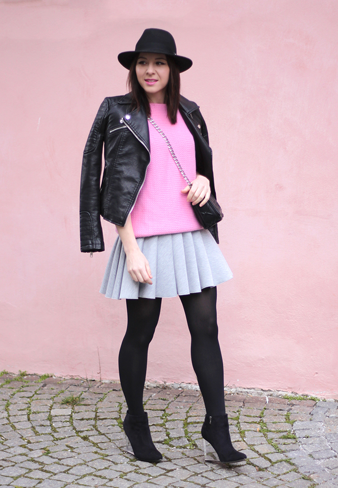 whoismocca, scuba-rock, rosa pullover zara, lederjacke zara, wedges mit durchsichtigem stöckel absatz