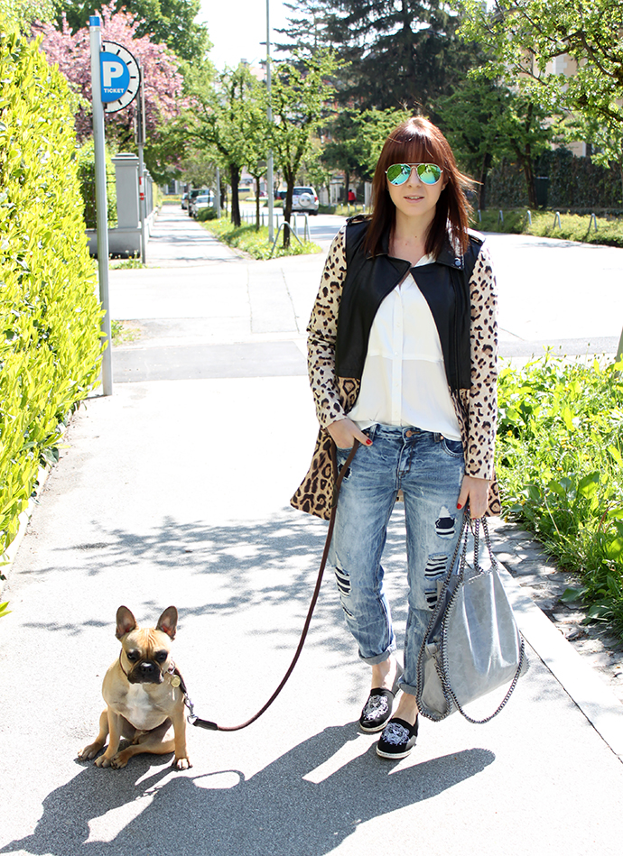 whoismocca, fashionblogger, fashion union boyfriend jeans, noisy may leopard trenchcoat, bluse H&M, flats kenzo espadrilles sarenza, stella mccartney lookalike falabella bag