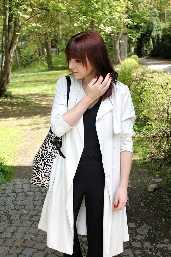 whoismocca, little mistress jumpsuit, trenchcoat H&M, plateau sandalen zara, animal print shopper zara