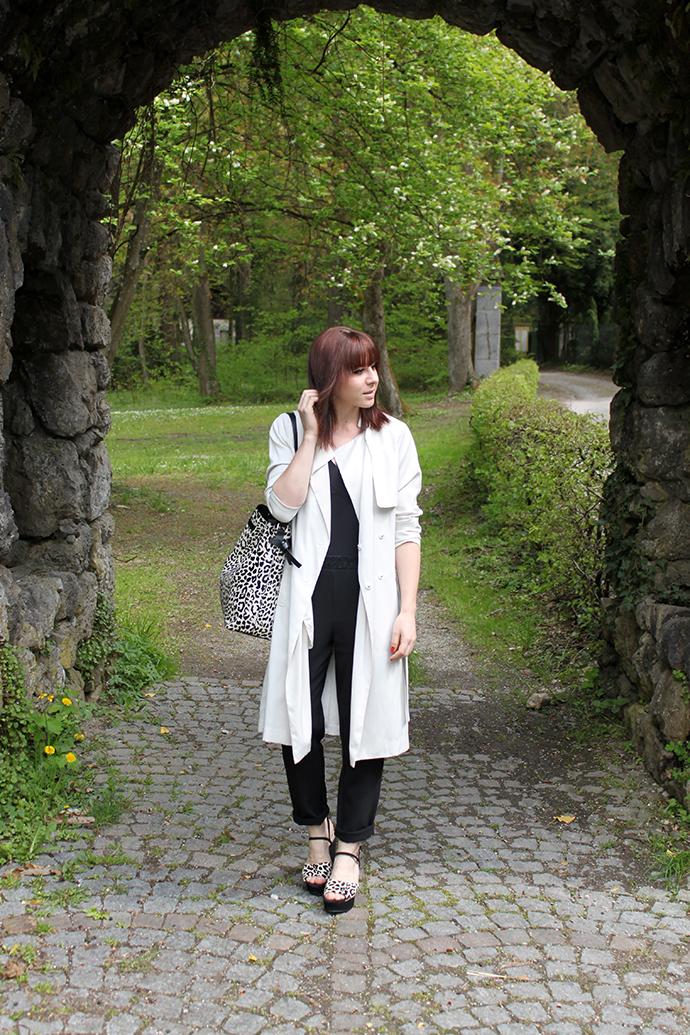 whoismocca, little mistress jumpsuit, trenchcoat H&M, plateau sandalen zara, animal print shopper zara