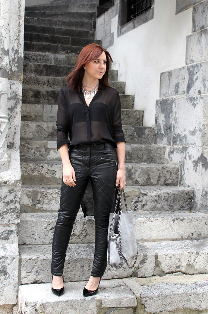 who is mocca, fashionblog tirol, fashionblog österreich, lederhose gesteppt echtes Leder Asos, Pumps Buffalo Sarenza, Bluse transparent hinten länger H&M, Shopper Stella McCartney Falabella Lookalike, Seidenbluse