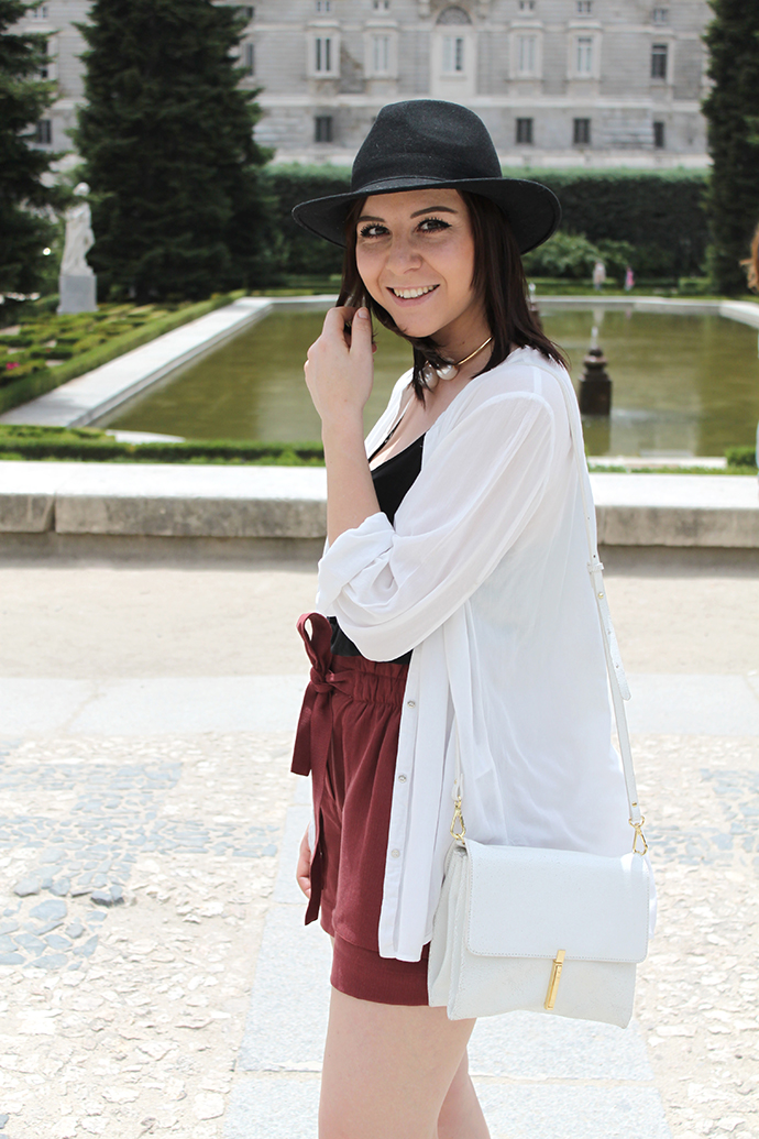 who is mocca, austrian fashionblogger, fashionblog tirol, high waist shorts rot zara, bluse H&M, camisole shirt zara, boots asos