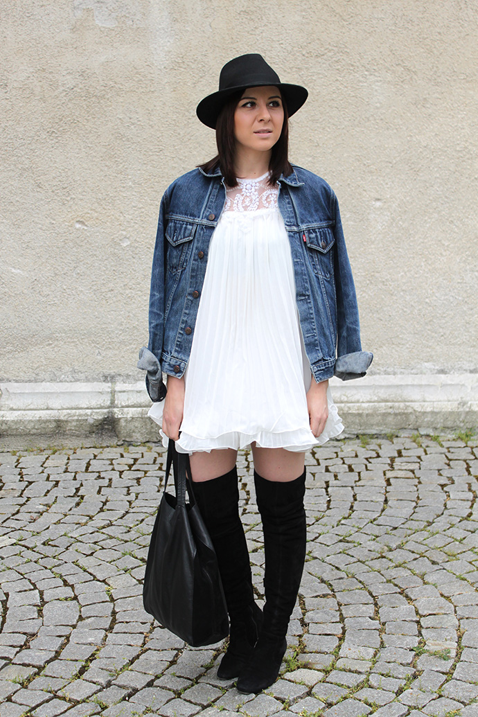 who is mocca, austrian fashionblogger, plissekleid weiß sheinside, jeansjacke levis vintage, overknee boots H&M Trend spring collection, shopper zara leder, hut fedora lierys