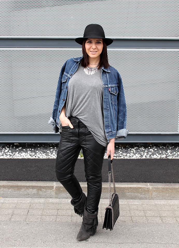 who is mocca, fashionblog tirol, fashionblog deutschland, lederhose asos, basicshirt grau, isabel marant pour h&m boots, zara chanel boy chain bag, levis jeansjacke, hut, statementkette