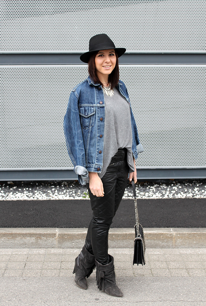 who is mocca, fashionblog tirol, fashionblog deutschland, lederhose asos, basicshirt grau, isabel marant pour h&m boots, zara chanel boy chain bag, levis jeansjacke, hut, statementkette