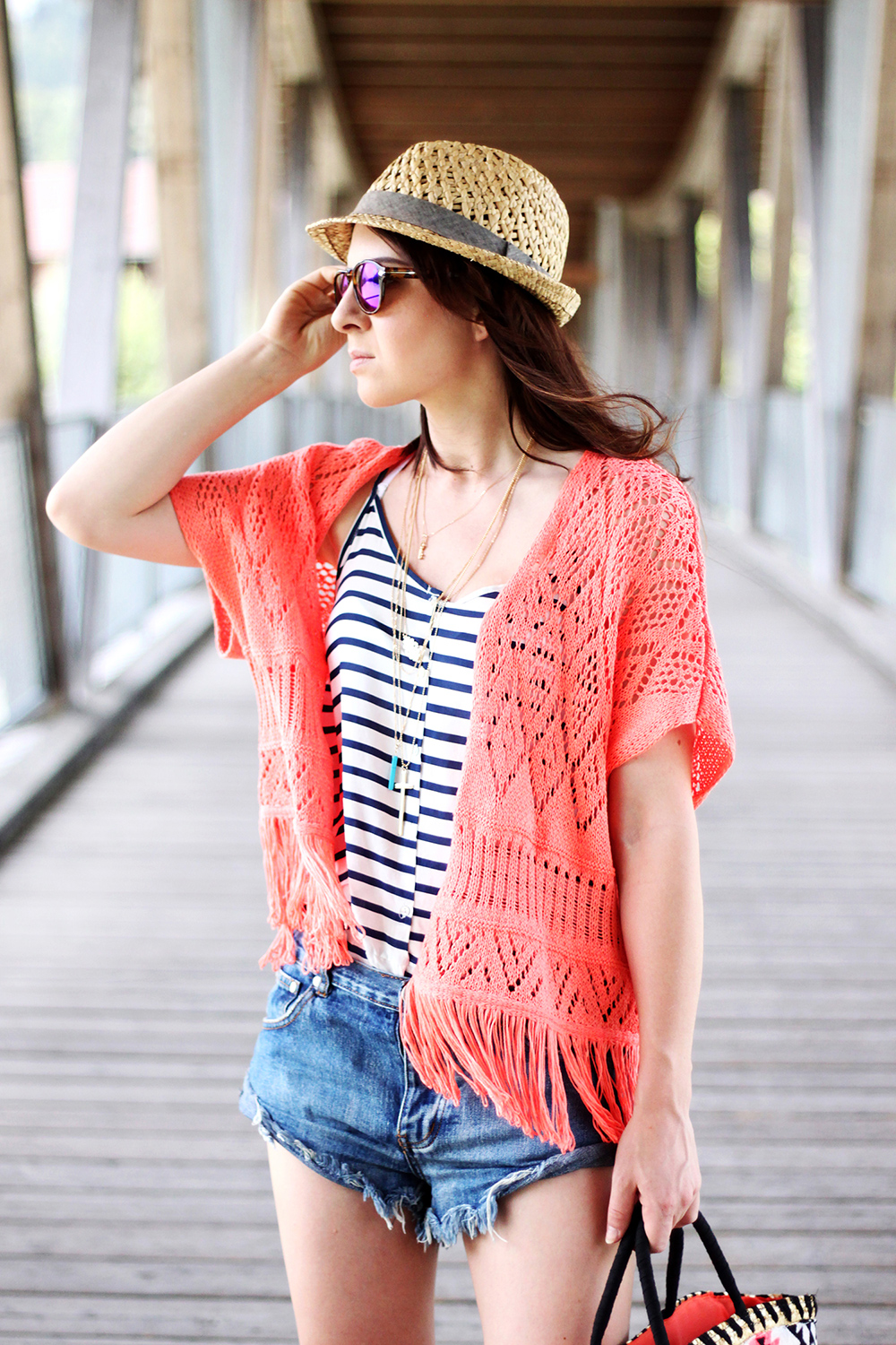 who is mocca, fashionblog tirol, fashionblog österreich, fashionblog deutschland, one teaspoon shorts, mules forever 21, streifenshirt zara, camisole, strickcardigan, kimono, apricot, fransen, primark, shopper, strandkorb, boho, hippie, festival, sarenza, aztec print