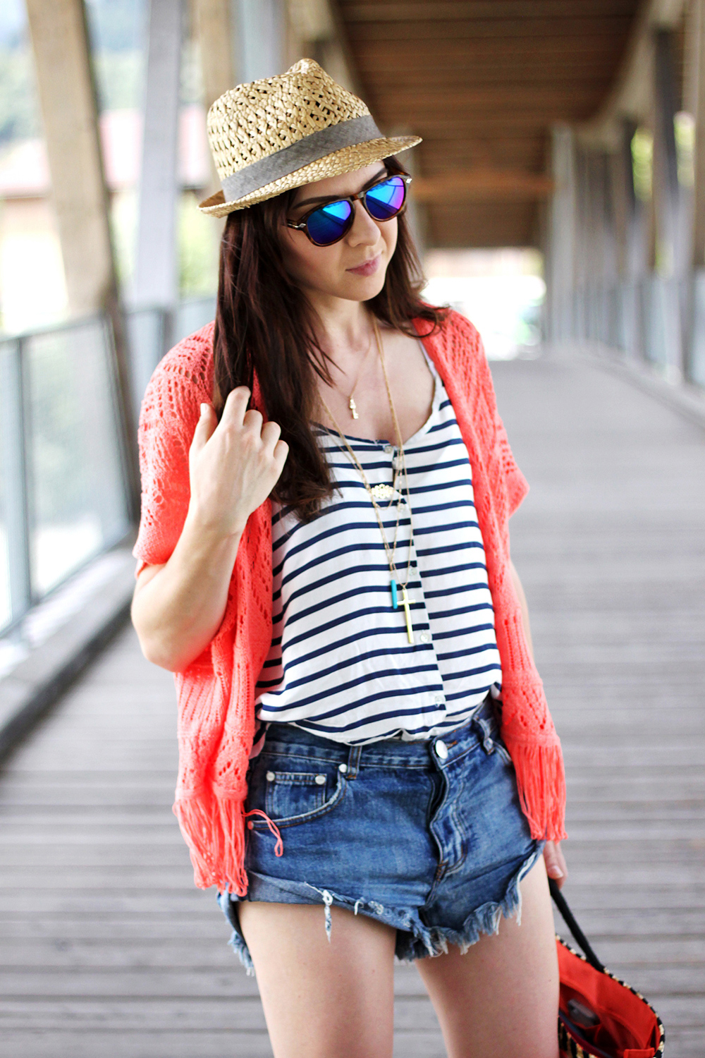 who is mocca, fashionblog tirol, fashionblog österreich, fashionblog deutschland, one teaspoon shorts, mules forever 21, streifenshirt zara, camisole, strickcardigan, kimono, apricot, fransen, primark, shopper, strandkorb, boho, hippie, festival, sarenza, aztec print