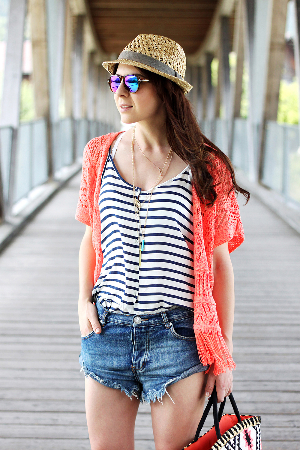 who is mocca, fashionblog tirol, fashionblog österreich, fashionblog deutschland, one teaspoon shorts, mules forever 21, streifenshirt zara, camisole, strickcardigan, kimono, apricot, fransen, primark, shopper, strandkorb, boho, hippie, festival, sarenza, aztec print