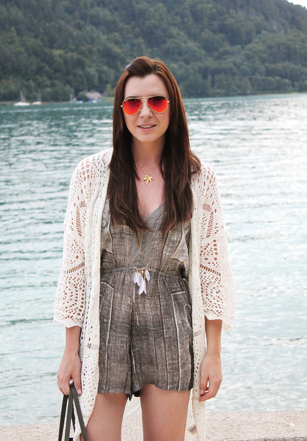 who is mocca, fashionblog österreich, fashionblog tirol, how to style jumpsuit, how to wear jumpsuit, religion jumpsuit asos, cardigan strick häkel lace spitze H&M, leopard sandalen hallhuber, shopper khaki zara, ray ban sonnenbrille verspiegelt rot orange, federkette asos, outfit mit playsuit