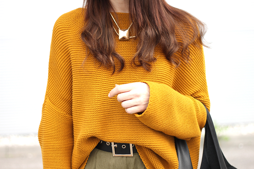 who is mocca, fashionblog tirol, fashionblog österreich, senfgelber strickpullover, high waist, hohe bundfaltenhose, leoparden high heels steve madden, shopper mango, hut fedora topshop, taillengürtel H&M