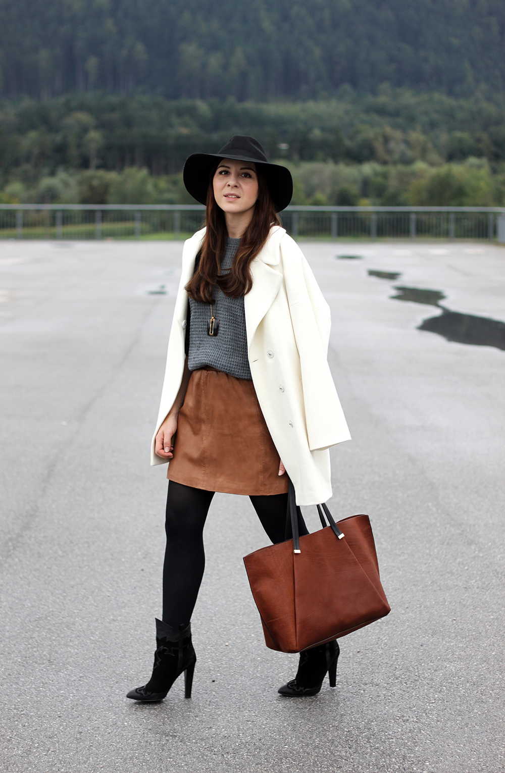 who is mocca, fashionblog tirol, fashionblog österreich, lederrock mango, grauer pullover, zara boots isabel marant, ledershopper H&M, fedora hut topshop, daniel wellington uhr