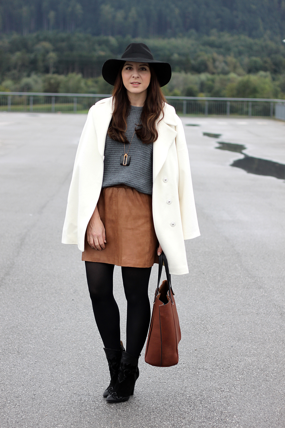 who is mocca, fashionblog tirol, fashionblog österreich, lederrock mango, grauer pullover, zara boots isabel marant, ledershopper H&M, fedora hut topshop, daniel wellington uhr