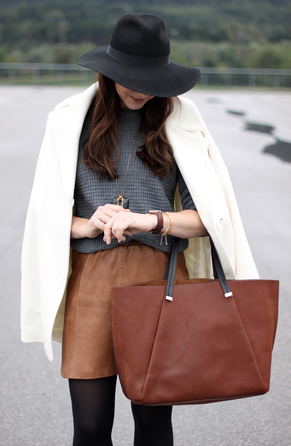 who is mocca, fashionblog tirol, fashionblog österreich, lederrock mango, grauer pullover, zara boots isabel marant, ledershopper H&M, fedora hut topshop, daniel wellington uhr