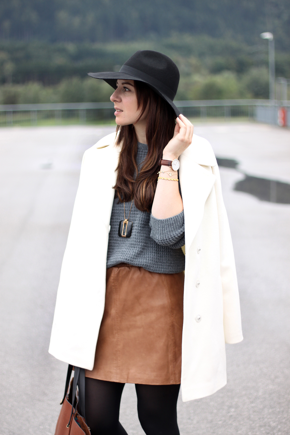 who is mocca, fashionblog tirol, fashionblog österreich, lederrock mango, grauer pullover, zara boots isabel marant, ledershopper H&M, fedora hut topshop, daniel wellington uhr