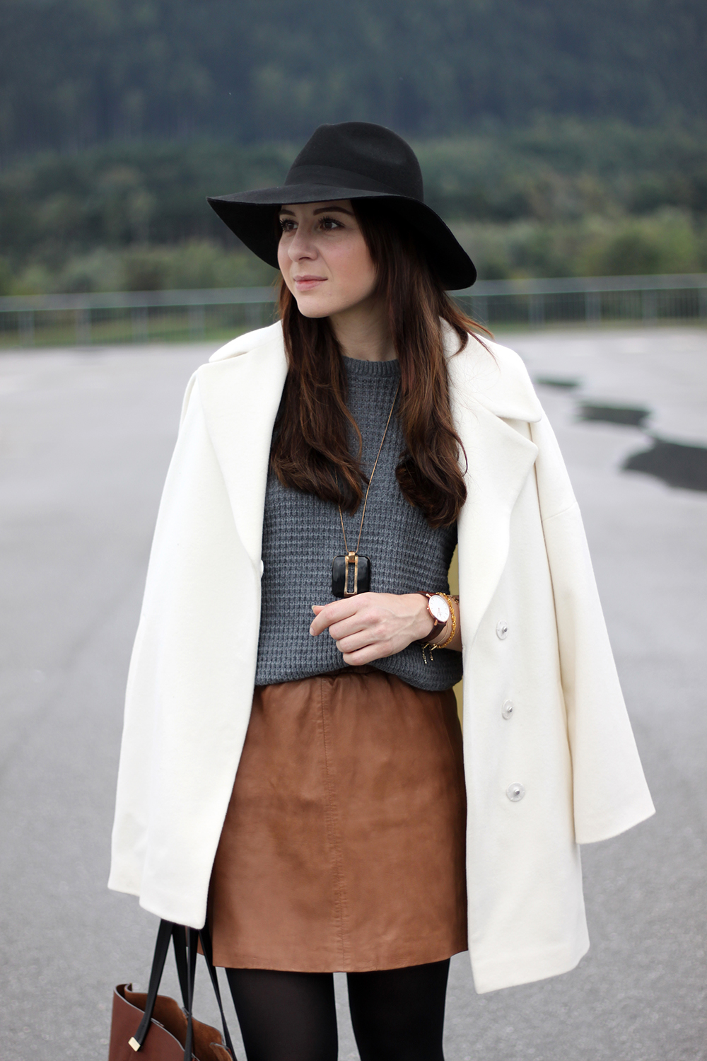 who is mocca, fashionblog tirol, fashionblog österreich, lederrock mango, grauer pullover, zara boots isabel marant, ledershopper H&M, fedora hut topshop, daniel wellington uhr