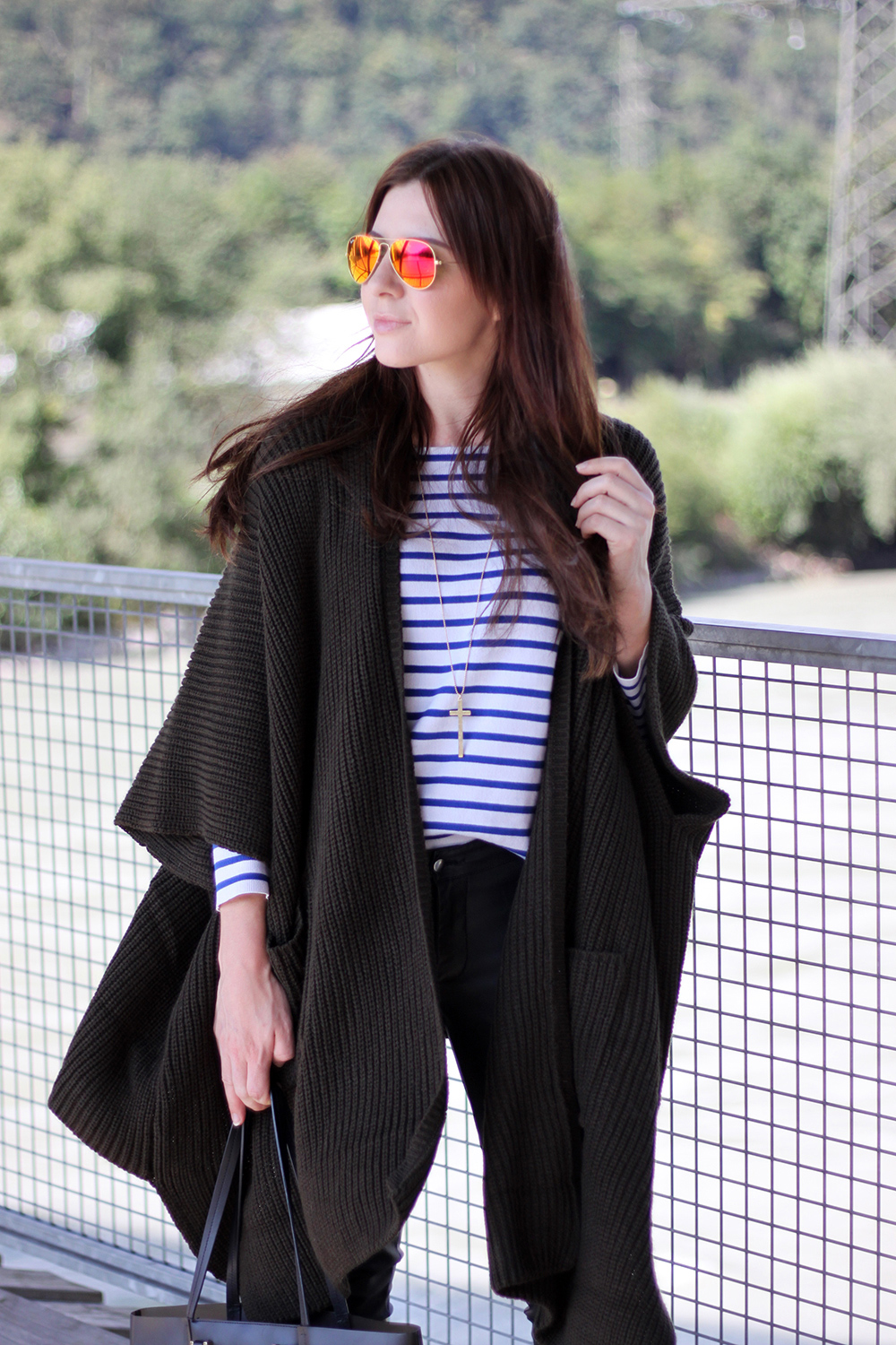 who is mocca, fashionblog tirol, fashionblog österreich, lederhose warehouse H&M, isabel marant pour H&M Boots, shopper & other stories, cape poncho strick asos, streifenshirt, kette, ray ban, great lengths extensions