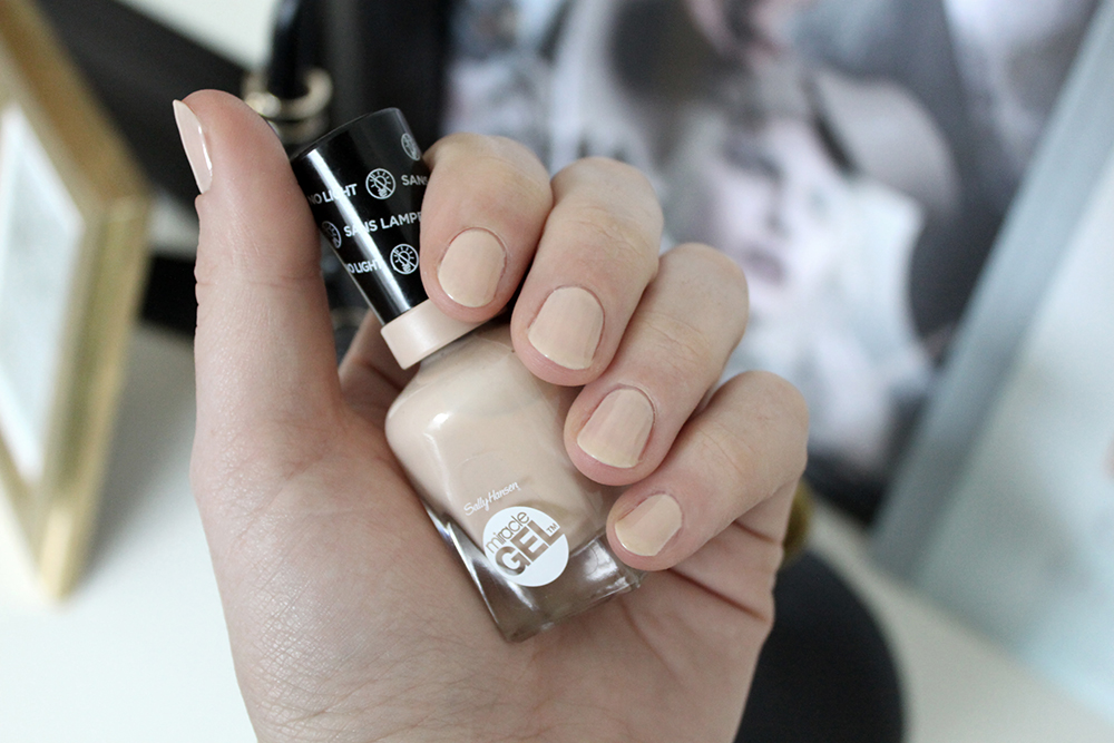 sally hansen bare dare, miracle gel, nagellack, uv lampe, gelnägel, nude nägel, nude nagellack