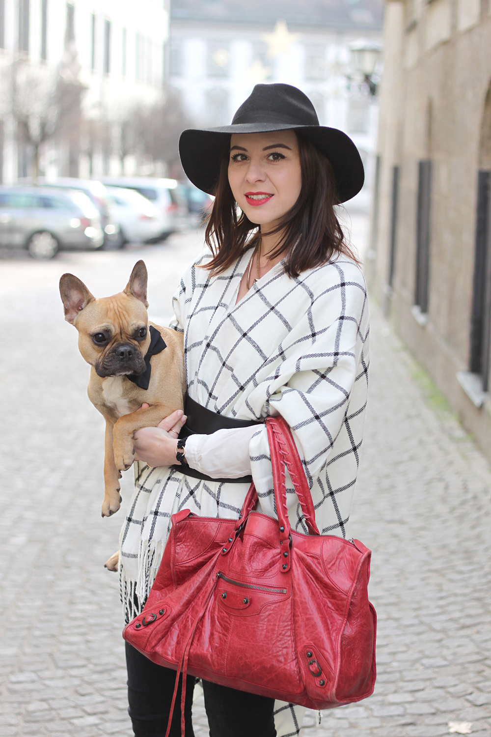 who is mocca, fashionblog tirol, blogger, beautyblog, interiorblog, balenciaga work, zara boots fell stiefeletten, fedora schlapphut, cape only zalando, französische bulldogge, skinny jeans shaping pants