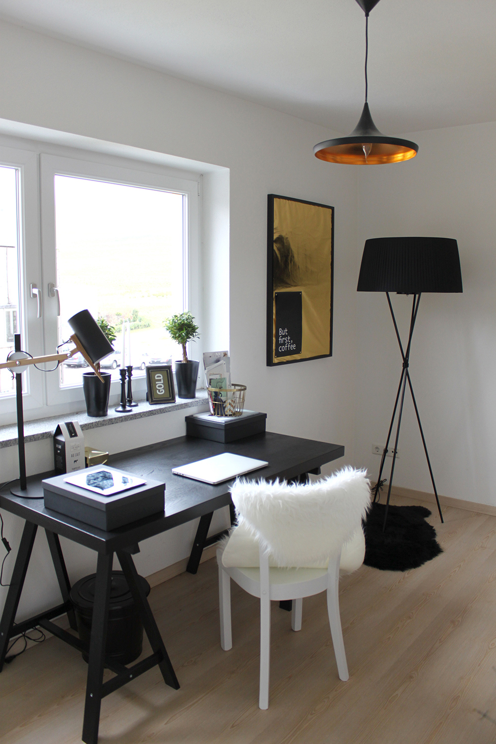 who is mocca, blogger tirol, interior, home office, büro, inspiration, decoration, pinterest, office, schreibtisch, love4home, lighting, kallax, sekretär, spiegel, pudel, diy, 