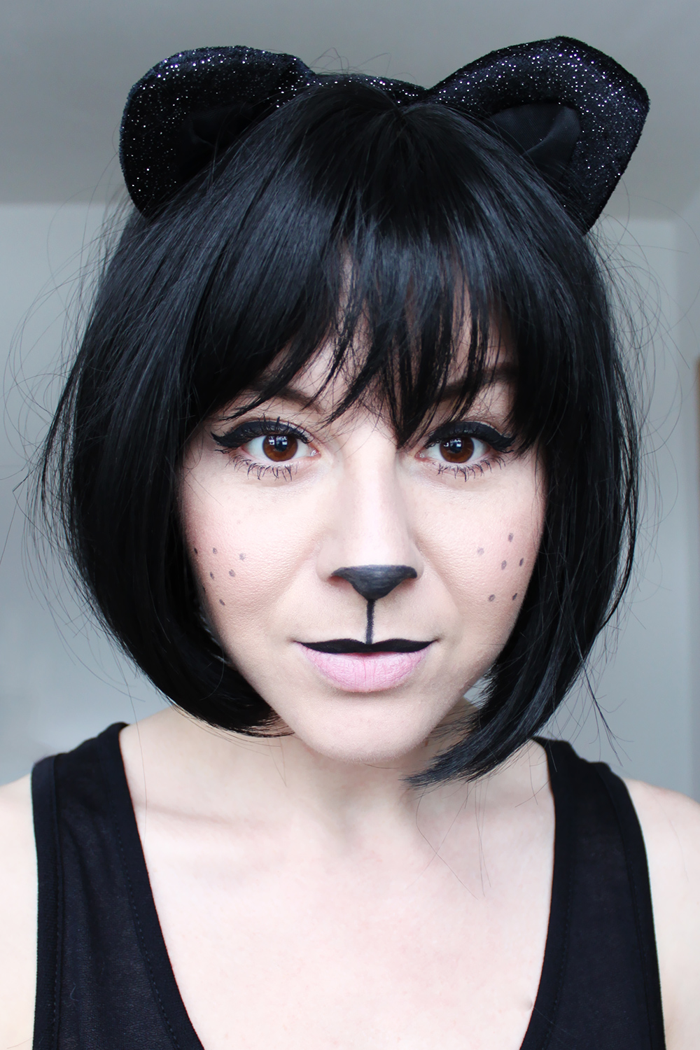 who is mocca, beautyblog, beauty, makeup, review, katzenmakeup, catwoman, schwarze katze, peruecke, schwarzer bob, fasching, karneval