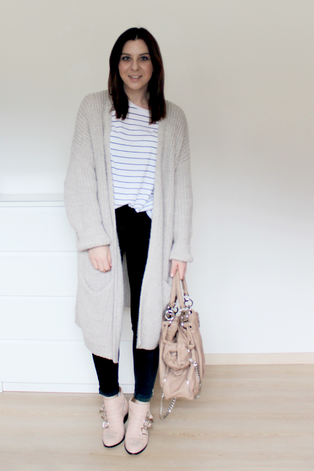 who is mocca, blogger, tirol, outfit, ootd, fashionblogger, weekly wardrobe review, alltagsoutfit, everyday look, inspiration, wie kombiniere ich, how to style, chanel jumbo, chloe susanna boots, balenciaga motorcycle bag, boyfriend jeans, pumps, kleiderkreisel, whoismocca.me