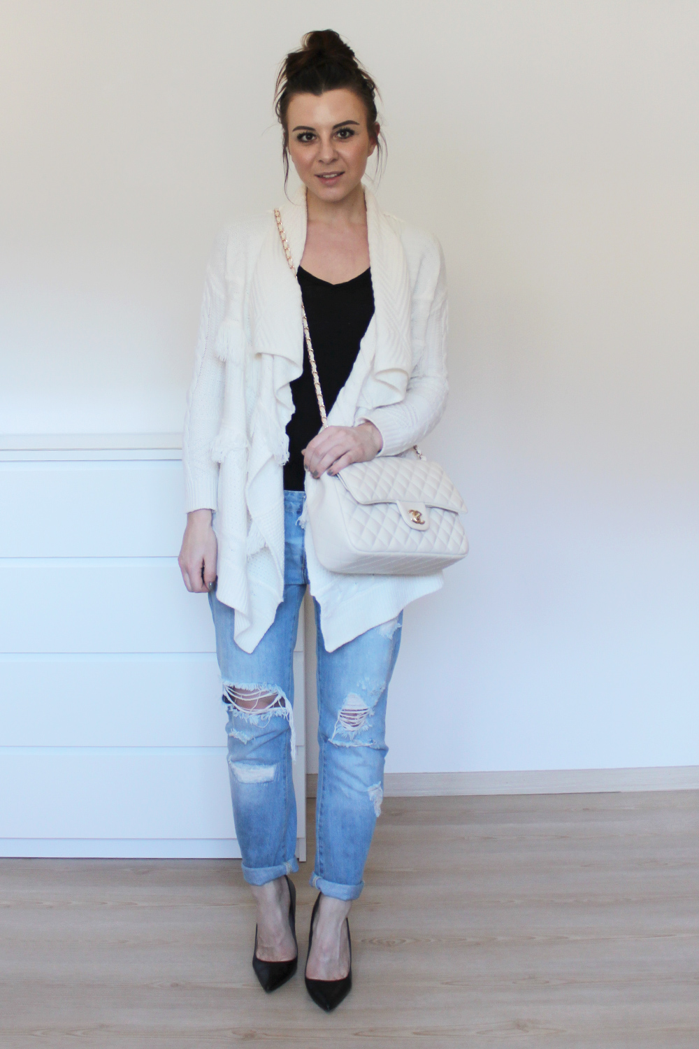 who is mocca, blogger, tirol, outfit, ootd, fashionblogger, weekly wardrobe review, alltagsoutfit, everyday look, inspiration, wie kombiniere ich, how to style, chanel jumbo, chloe susanna boots, balenciaga motorcycle bag, boyfriend jeans, pumps, kleiderkreisel, whoismocca.me