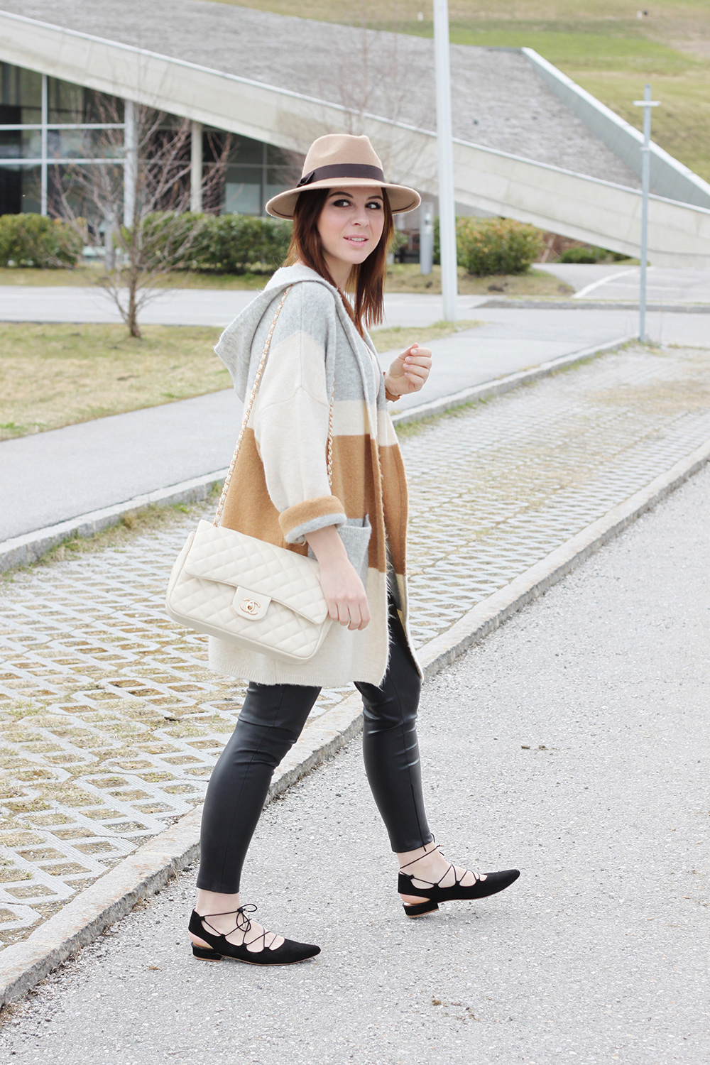 who is mocca, blogger, tirol, tirolerin, fashionblog, strappy ballerinas sarenza, aquazzura, topshop, cardigan, fedora, primark, chanel jumbo beige, koerperschmuck, forever21