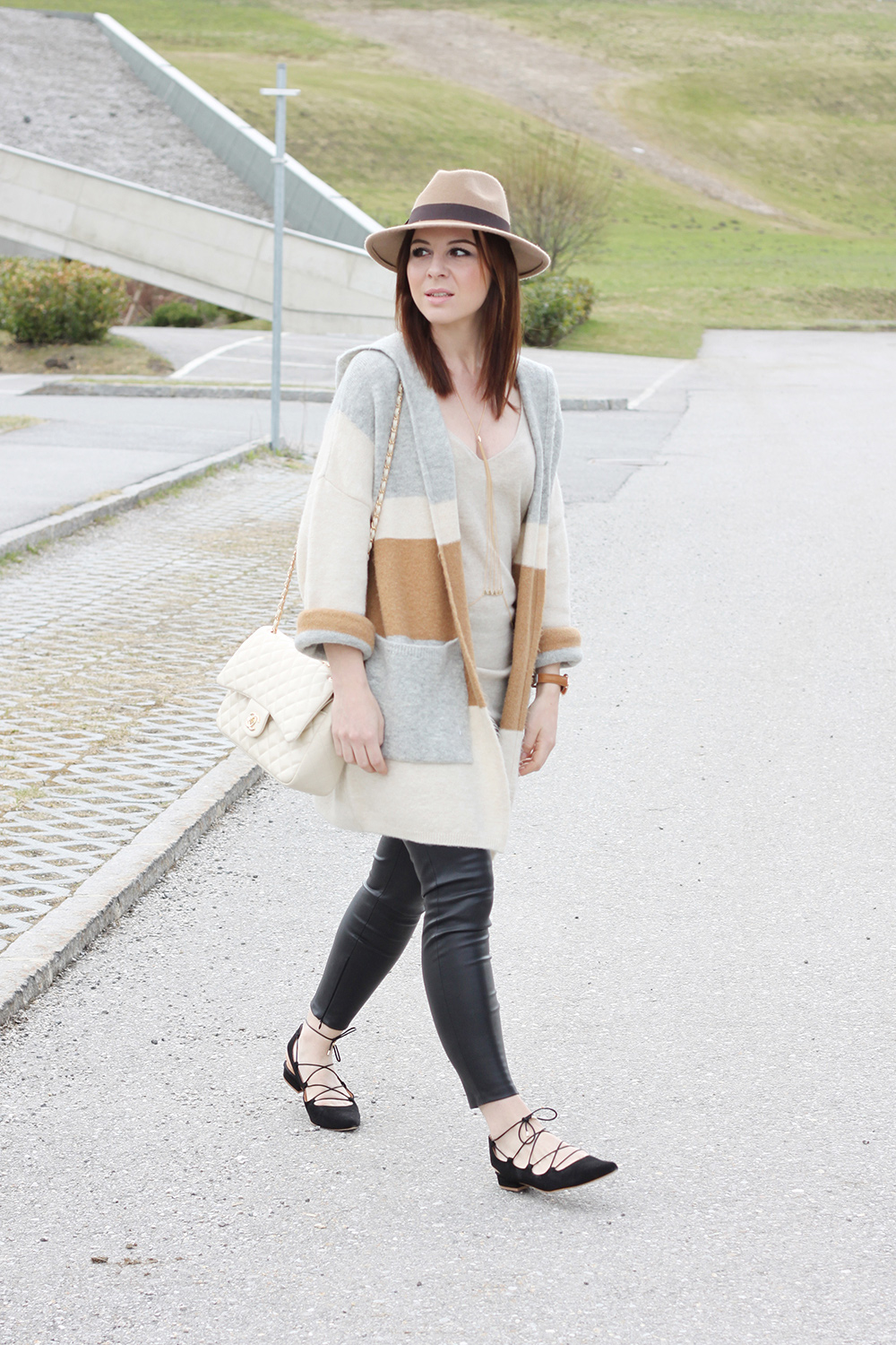 who is mocca, blogger, tirol, tirolerin, fashionblog, strappy ballerinas sarenza, aquazzura, topshop, cardigan, fedora, primark, chanel jumbo beige, koerperschmuck, forever21 