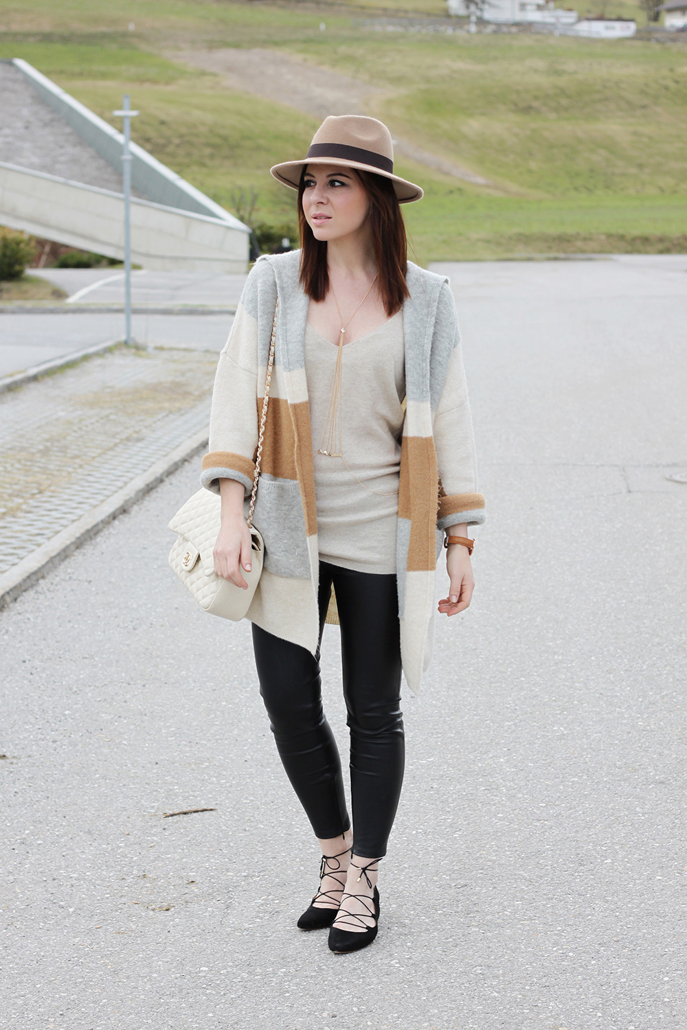 who is mocca, blogger, tirol, tirolerin, fashionblog, strappy ballerinas sarenza, aquazzura, topshop, cardigan, fedora, primark, chanel jumbo beige, koerperschmuck, forever21 