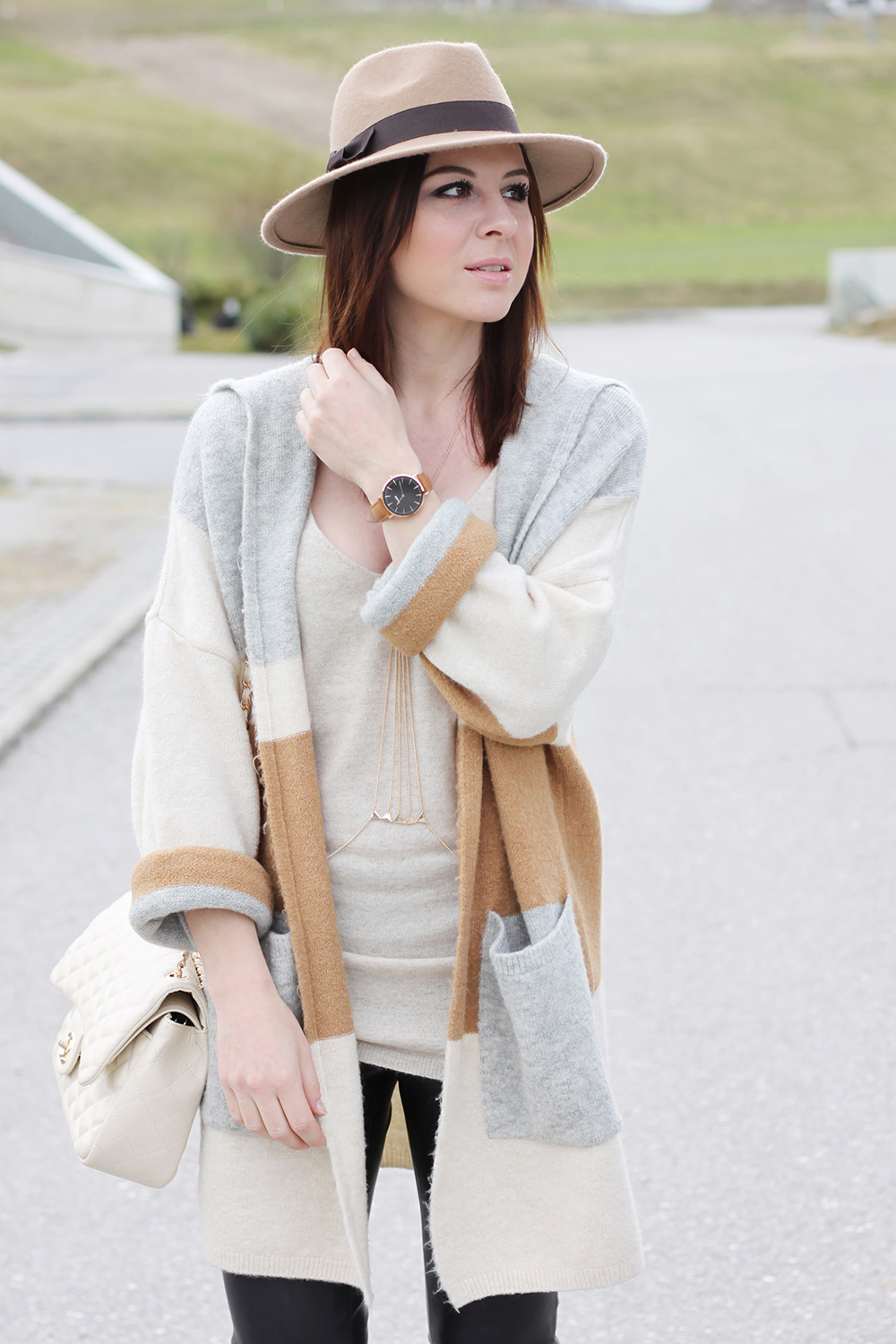 who is mocca, blogger, tirol, tirolerin, fashionblog, strappy ballerinas sarenza, aquazzura, topshop, cardigan, fedora, primark, chanel jumbo beige, koerperschmuck, forever21 