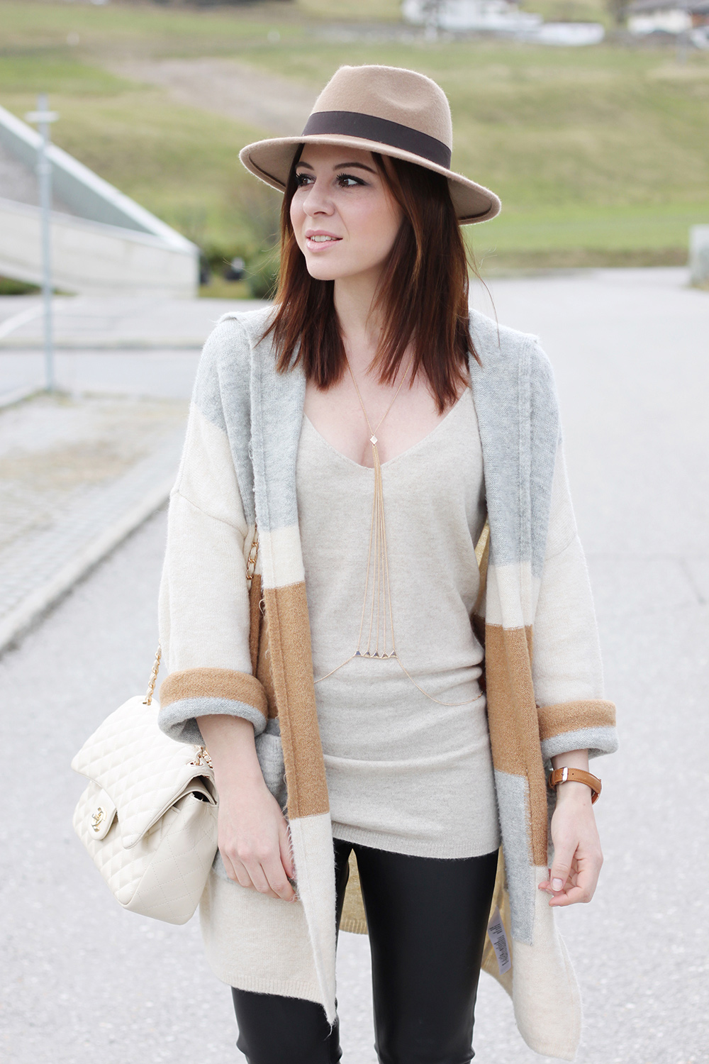 who is mocca, blogger, tirol, tirolerin, fashionblog, strappy ballerinas sarenza, aquazzura, topshop, cardigan, fedora, primark, chanel jumbo beige, koerperschmuck, forever21 