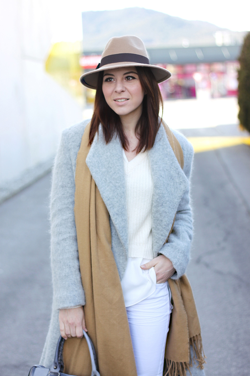 who is mocca, fashionblog, tirol, mode, beauty, tirolerin, new look, grauer mantel, leo pumps, forever21 schal camel, motorcycle bag balenciaga oasap lookalike, fedora braun beige primark, ootd weiss beige, whoismocca.me