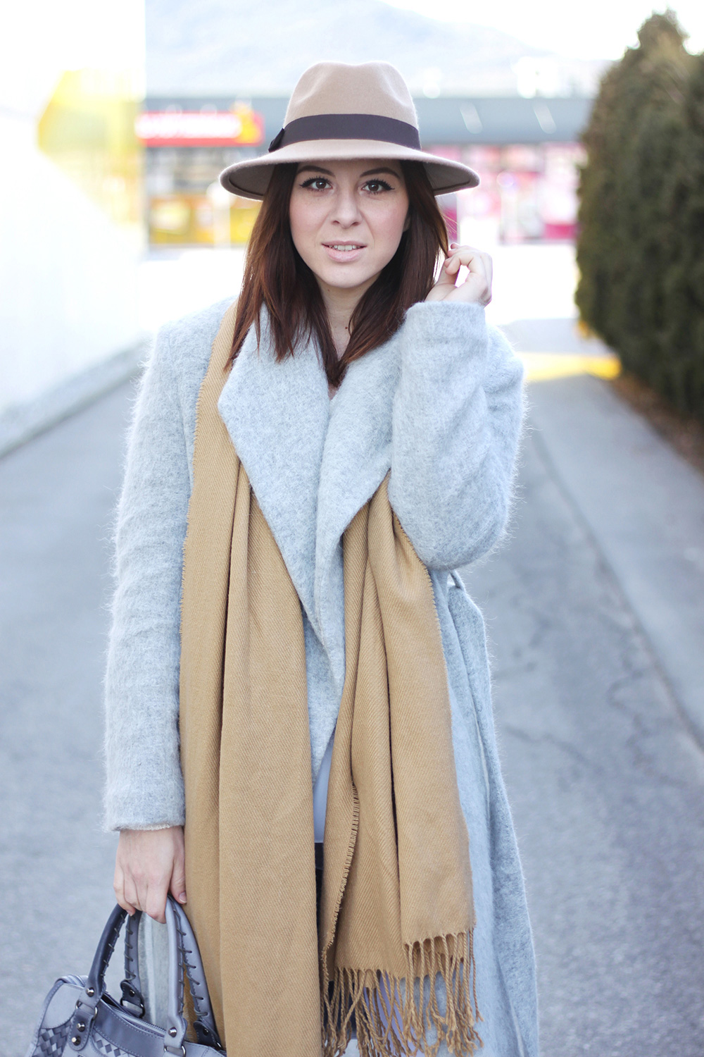 who is mocca, fashionblog, tirol, mode, beauty, tirolerin, new look, grauer mantel, leo pumps, forever21 schal camel, motorcycle bag balenciaga oasap lookalike, fedora braun beige primark, ootd weiss beige, whoismocca.me