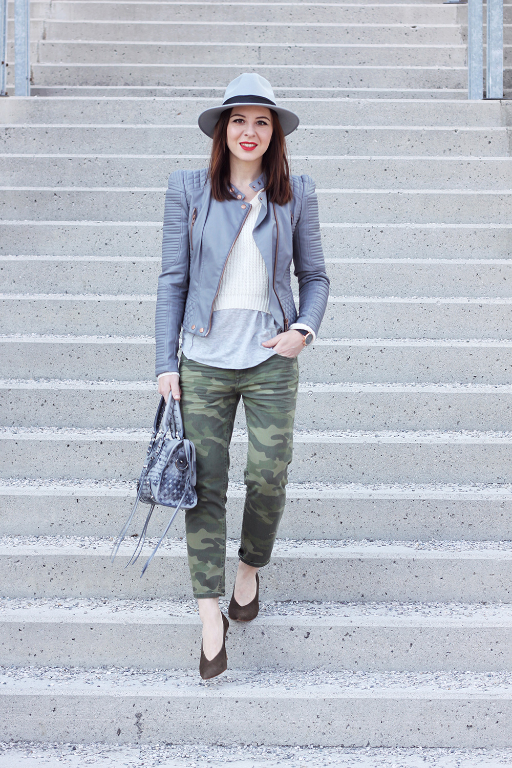 who is mocca, blogger, tirol, tirolerin, fashionblog, beautyblog, ootd, outfit, camouflage baggy jeans zara, pumps, hm, oasap motorcycle bag balenciaga lookalike, lederjacke grau asos, fedora grau boohoo, bering schmuck uhren, layering, whoismocca.me