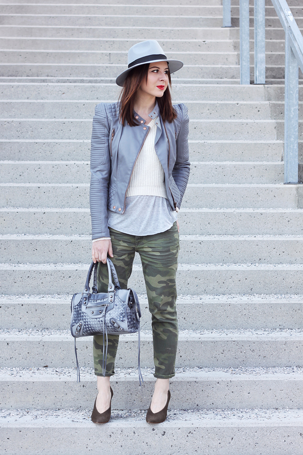 who is mocca, blogger, tirol, tirolerin, fashionblog, beautyblog, ootd, outfit, camouflage baggy jeans zara, pumps, hm, oasap motorcycle bag balenciaga lookalike, lederjacke grau asos, fedora grau boohoo, bering schmuck uhren, layering, whoismocca.me