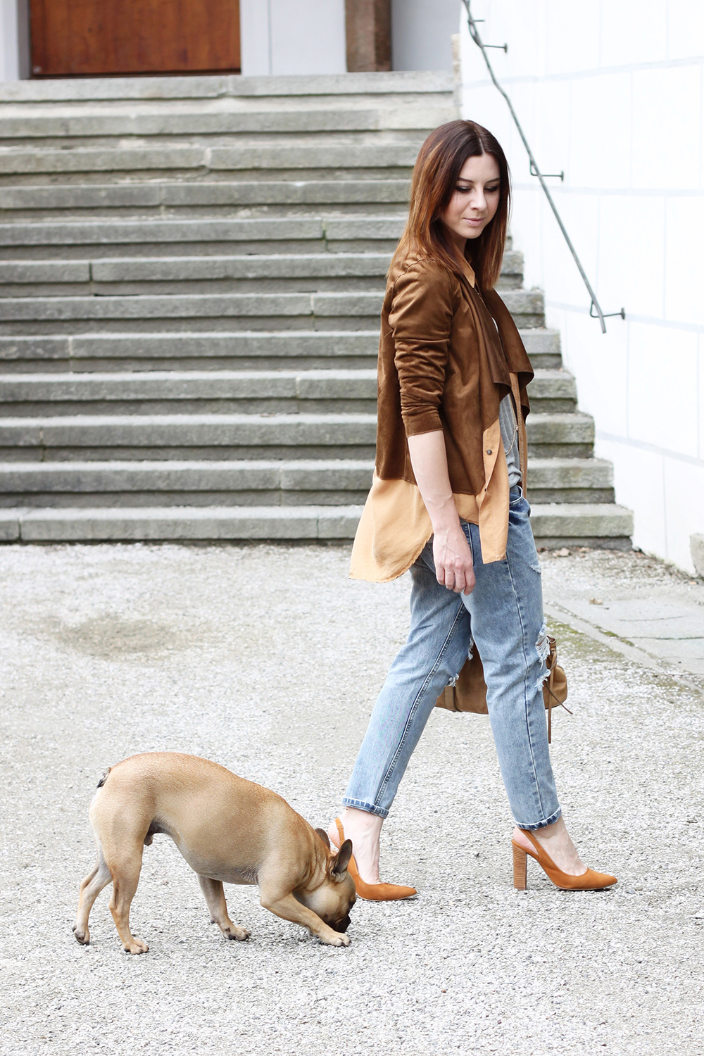 who is mocca, blogger, tirol, fashionblogger, modeblog, innsbruck, austria, österreich, miumiu vintage kleiderkreisel, sarenza pumps, noisy may blazer, boyfriend jeans oasap, basic shirt, bodychain, vintage shirt thirty8birds