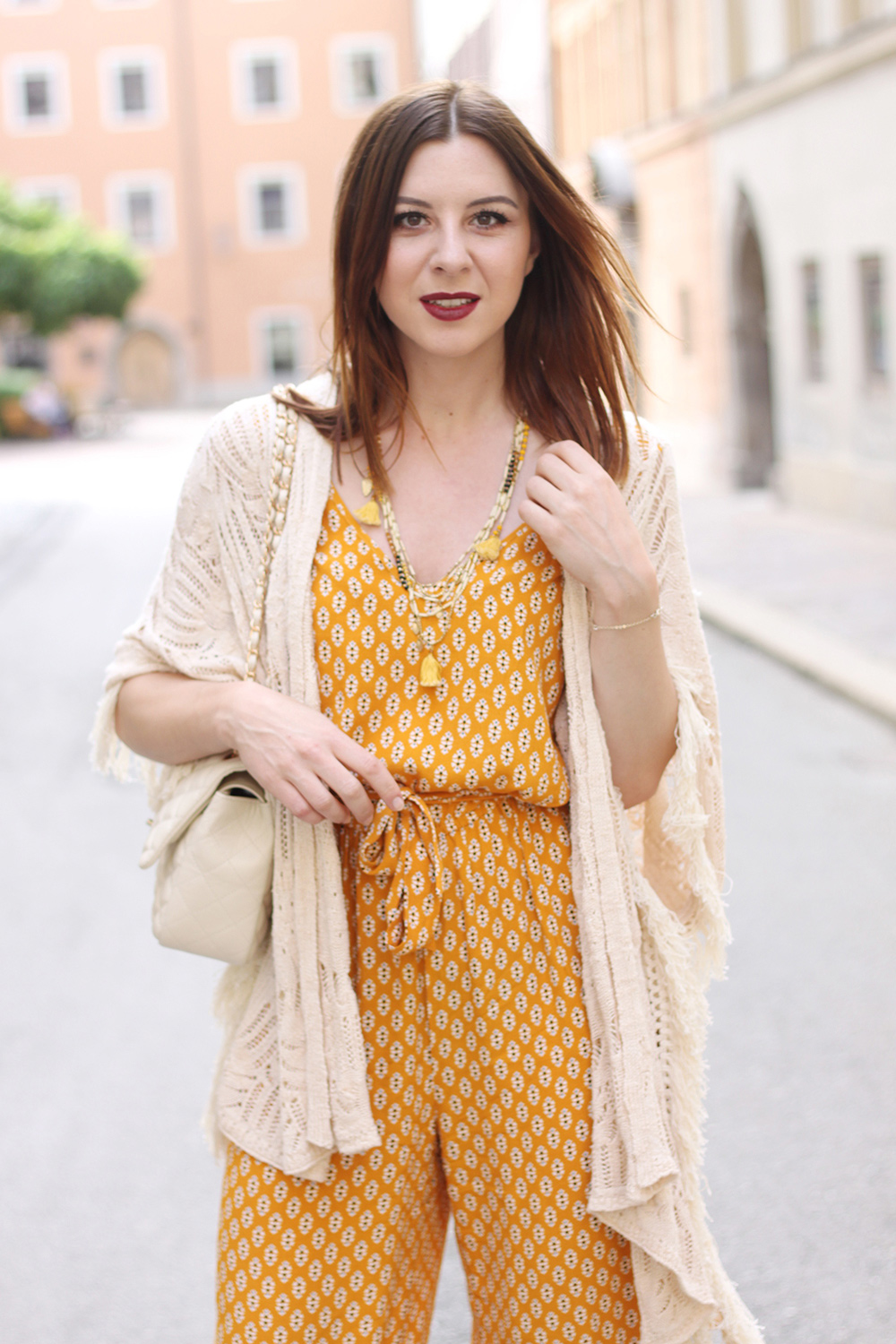 who is mocca, blog tirol, boho in the city, bohemian, hippie, chic, frenchie, jumpsuit, palazzo hose, mango, kimono, fransen, chanel jumbo beige 2.55, innsbruck, tirolblog, how to wear, how to style, wie kombinieren, whoismocca.me