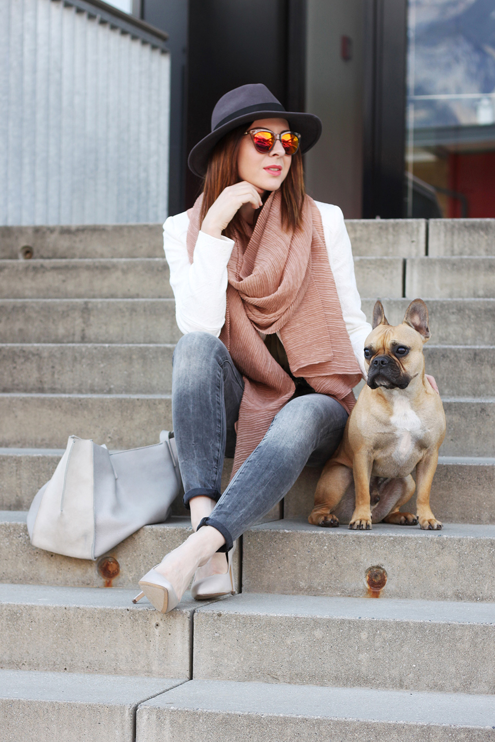 who is mocca, blogger, tirol, blog tirol, modeblog, fashionblogger, orsay, giveaway, outfit of the day, inspiration, pumps, mango, deal queen, frenchie, bulldog, fedora, vestiaire collective, khaki blouse, whoismocca.me