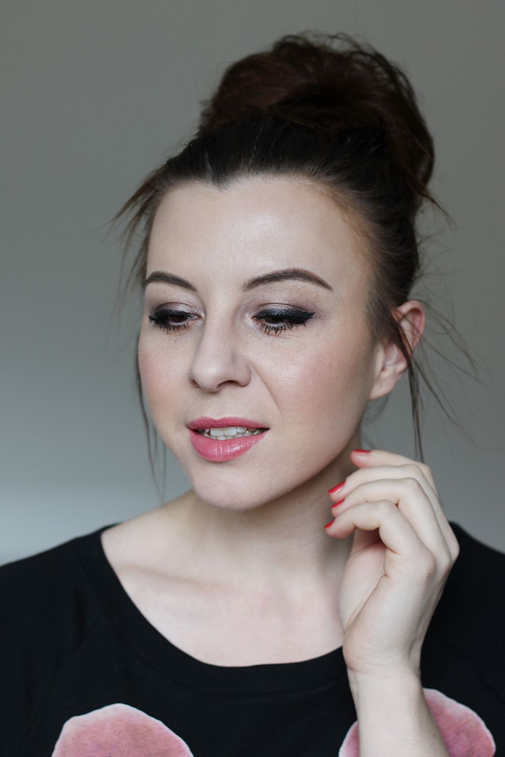 who is mocca, blogger, tirol, modeblog, fashionblogger, beautyblog, messy bun, makeup, amu, face of the day, get ready with me, lips, mascara, catrice, essence, guerlain, bobbi brown, chanel, whoismocca.me