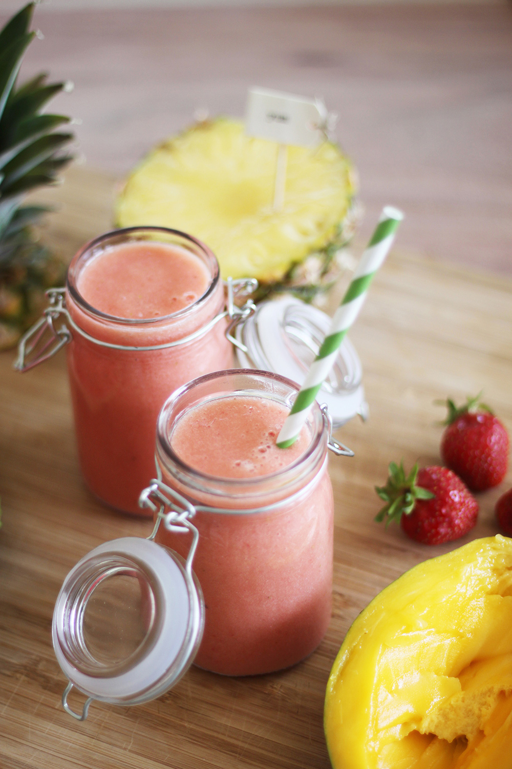 who is mocca, blog, tirol, tirolblog, innsbruck, modeblogger, foodblog österreich, smoothie rezepte, melonen smoothie, erdbeeren, ananas, fit durch 2015, snack, ananas, mango, vegetarisch