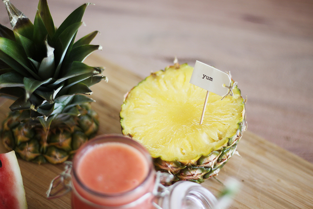 who is mocca, blog, tirol, tirolblog, innsbruck, modeblogger, foodblog österreich, smoothie rezepte, melonen smoothie, erdbeeren, ananas, fit durch 2015, snack, ananas, mango, vegetarisch