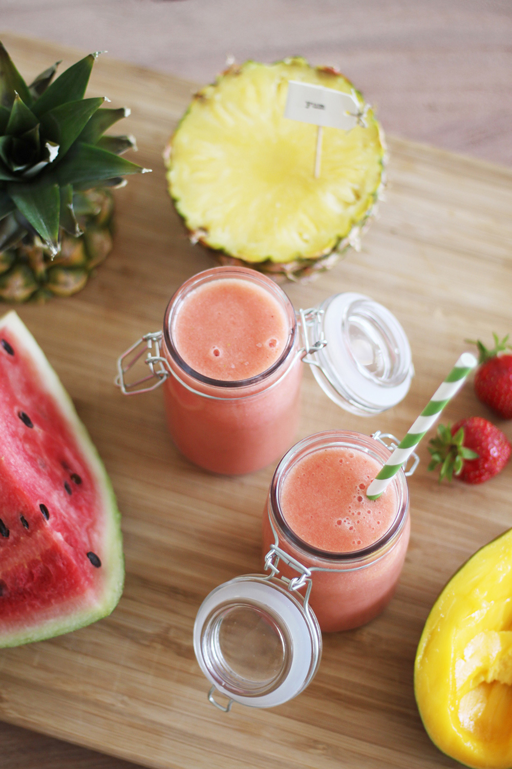 who is mocca, blog, tirol, tirolblog, innsbruck, modeblogger, foodblog österreich, smoothie rezepte, melonen smoothie, erdbeeren, ananas, fit durch 2015, snack, ananas, mango, vegetarisch