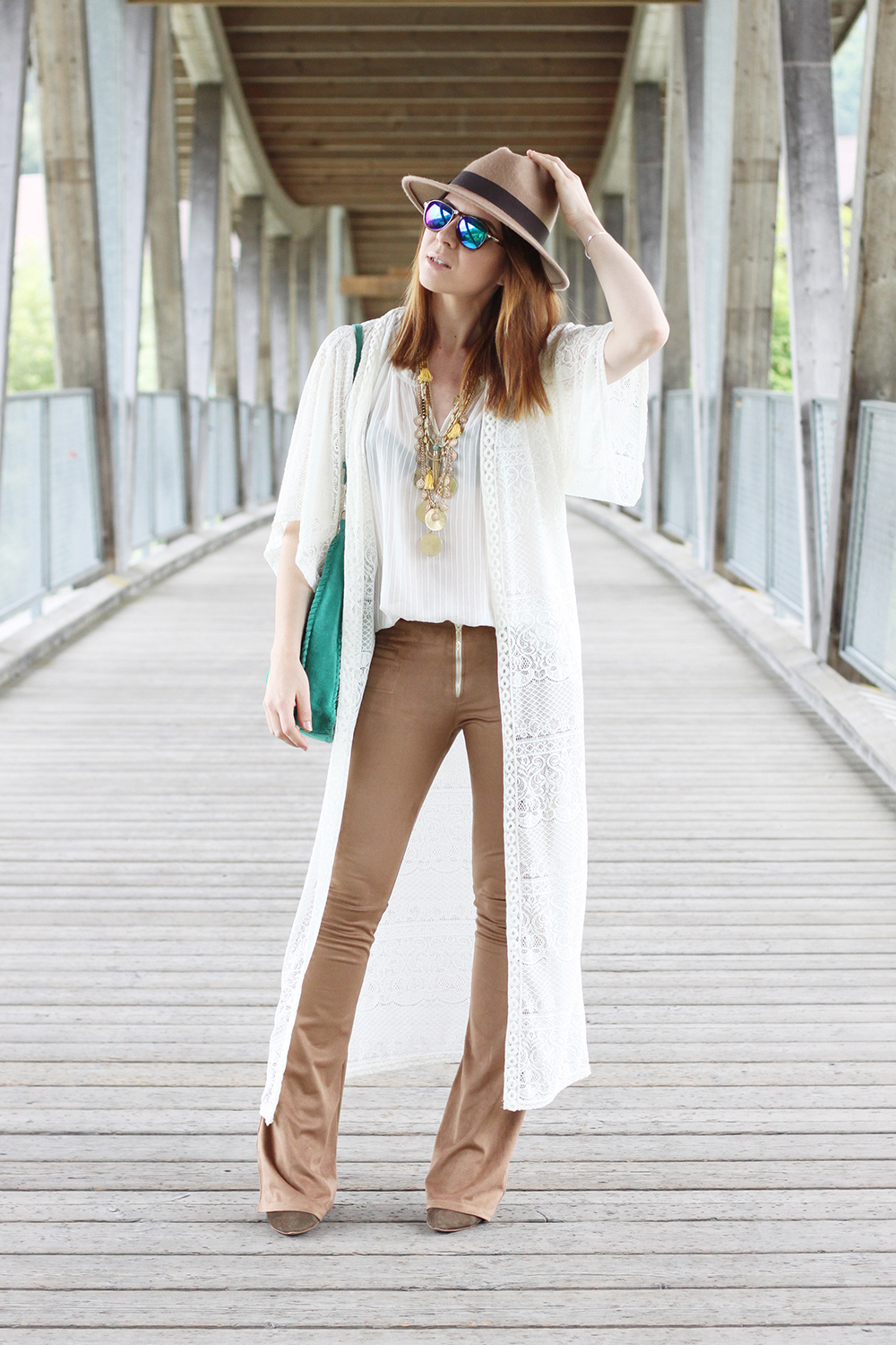 who is mocca, blogger, tirol, fashionblog, streetstyle, innsbruck, flared jeans braun, flared hose suede, bootcut, jeff gallano flared pants, boho outfit, bohemian look, hippie outfit, kimono spitze lace, bucket bag türkis, petera, innsbruck, whoismocca.me