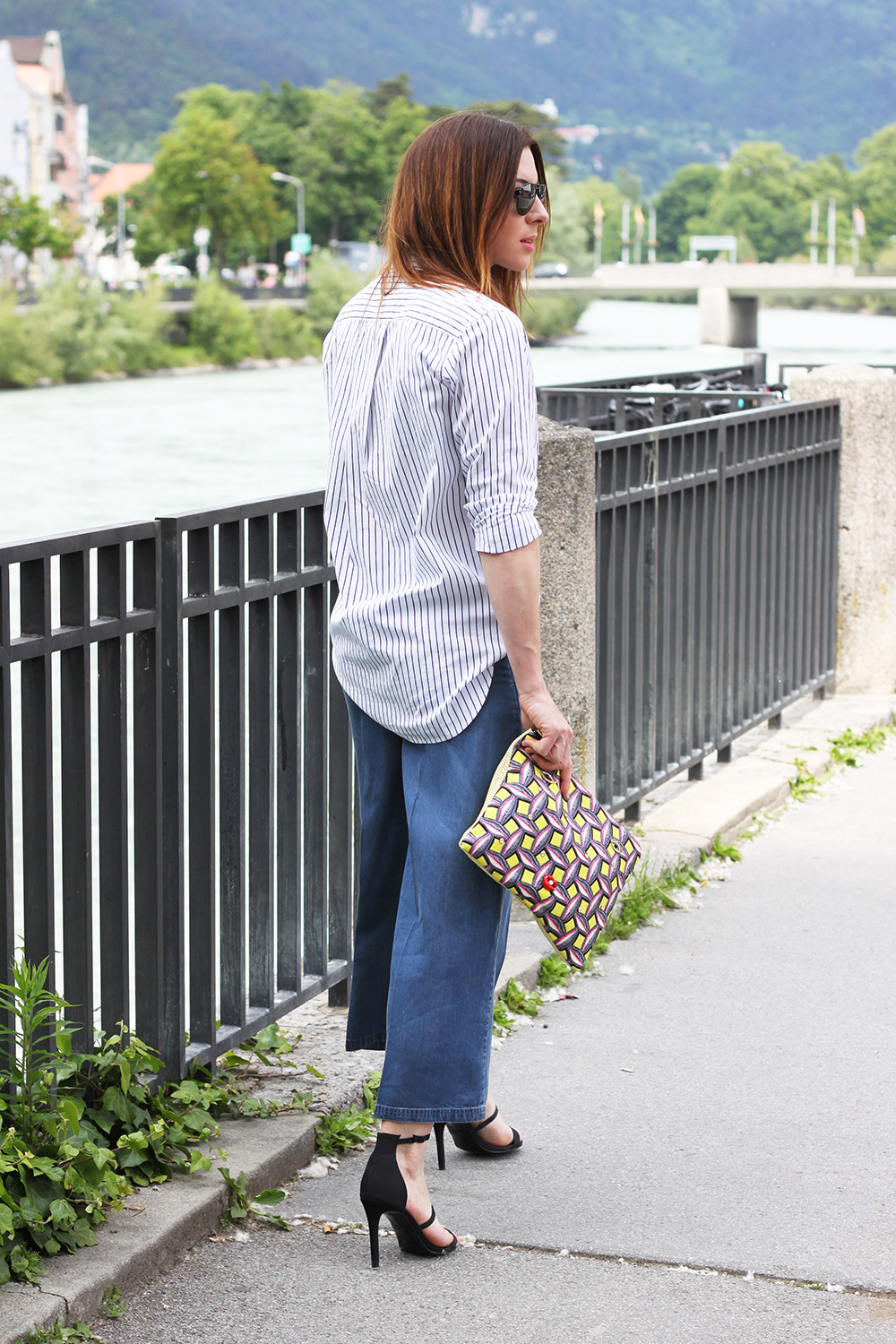 who is mocca, blogger tirol, tirolblog, innsbruck, street style, denim culotte, culotte outfit, culotte kombinieren, streifen shirt, aglini, set fashion, petera innsbruck, clutch yellow face essentiel, fashionblogger, whoismocca.me