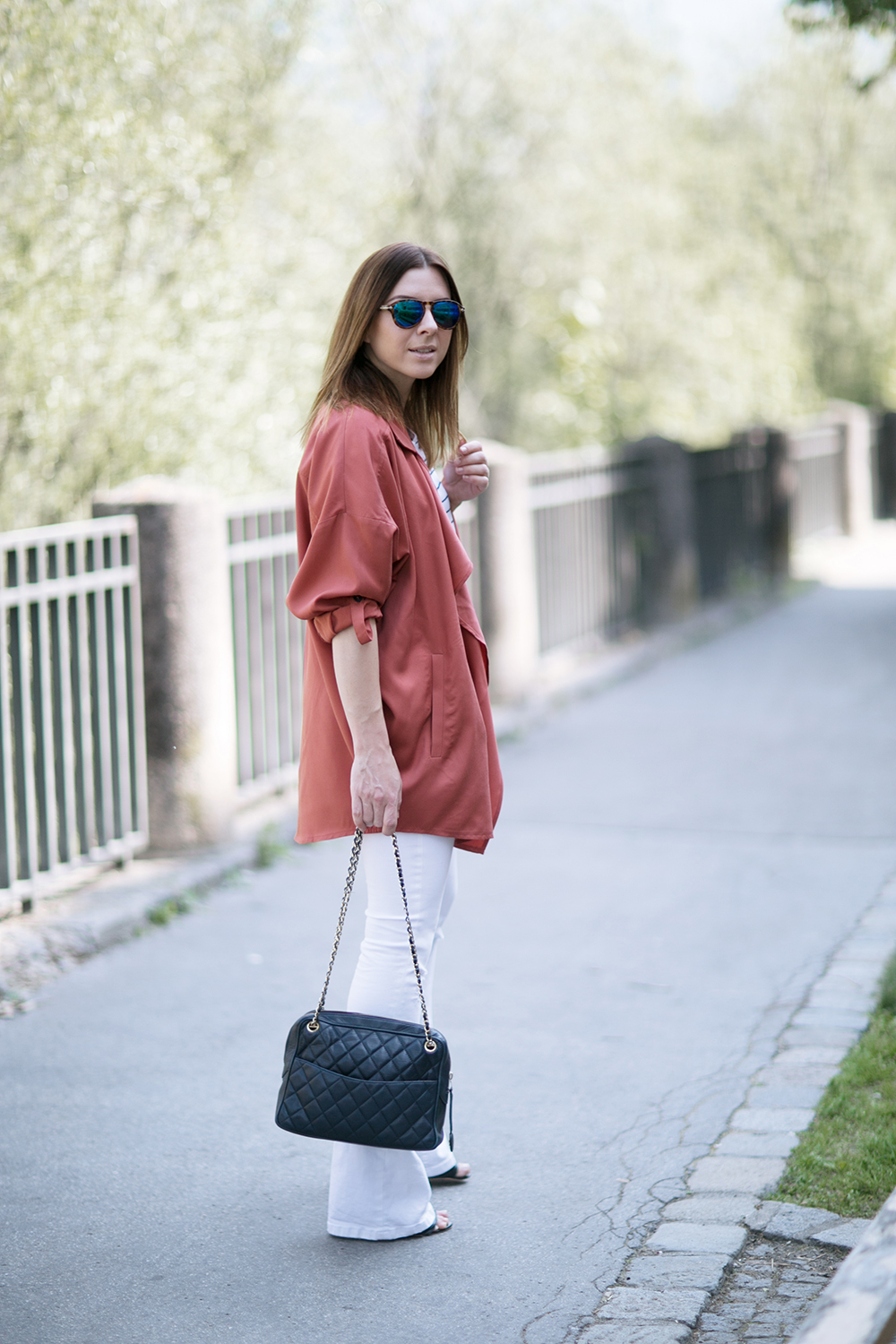 who is mocca, blog tirol, tirolblog, innsbruck, modeblog österreich, austrianblogger, flared jeans weiss Zara, marsala Jacke, trendfalbe 2015, trends Sommer 2015, Chanel camera tassel bag, vintage, whoismocca.me