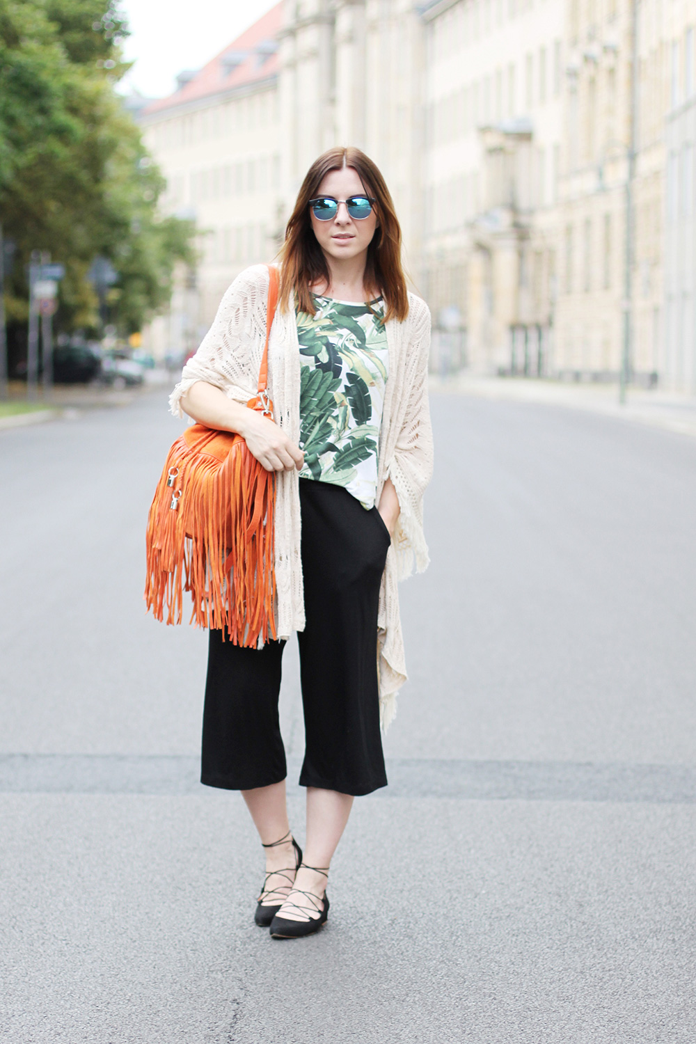 who is mocca, blogger, tirol, tirolblog, innsbruck, austrianblogger, fashion week berlin, ss 2016, culotte kombiniere, strappy ballerinas, sarenza, bucket bag fringes orange river island, whoismocca.me