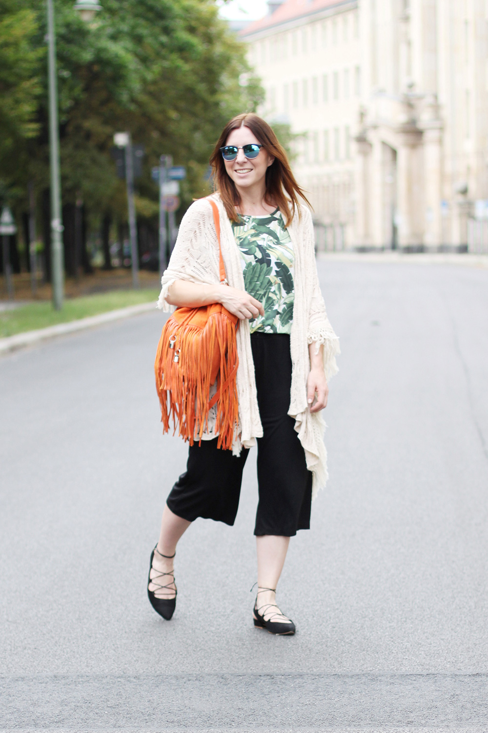 who is mocca, blogger, tirol, tirolblog, innsbruck, austrianblogger, fashion week berlin, ss 2016, culotte kombiniere, strappy ballerinas, sarenza, bucket bag fringes orange river island, whoismocca.me