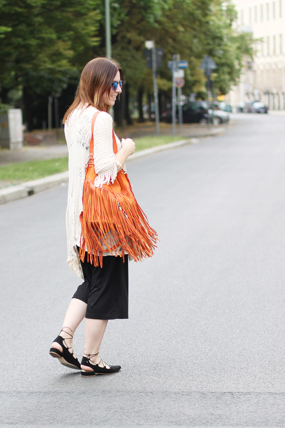 who is mocca, blogger, tirol, tirolblog, innsbruck, austrianblogger, fashion week berlin, ss 2016, culotte kombiniere, strappy ballerinas, sarenza, bucket bag fringes orange river island, whoismocca.me